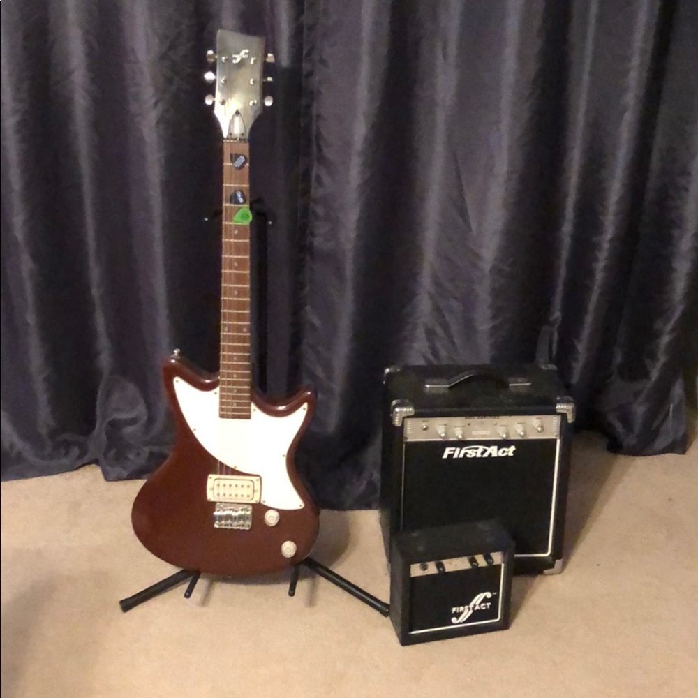 Electric guitar and speakers